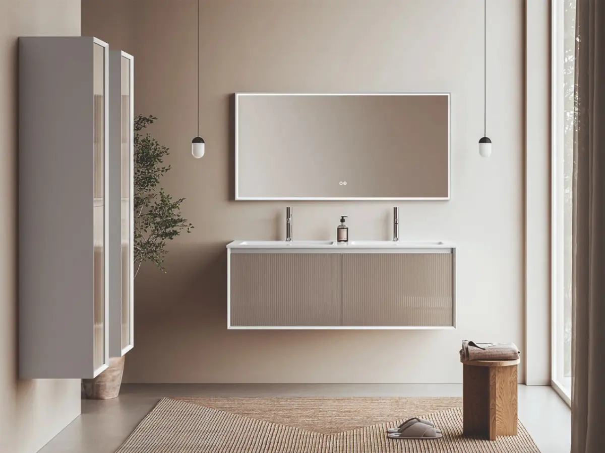 Iks Up mobile bianco con vetro flute lucido retrolaccato