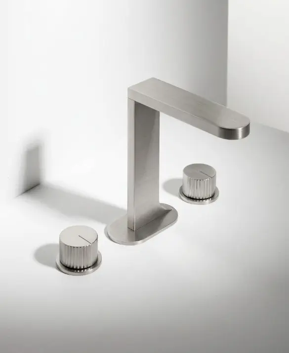 QTIME 3-HOLE WASHBASIN MIXER