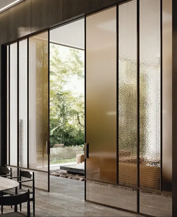 Partizione in vetro combinato con profilo verticale