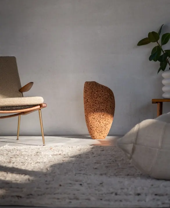 Sculptural Vaso Formigueiro vase by Domingos Tótora, handmade from repurposed cardboard with natural pigments and inspired by Brazilian termite hills.