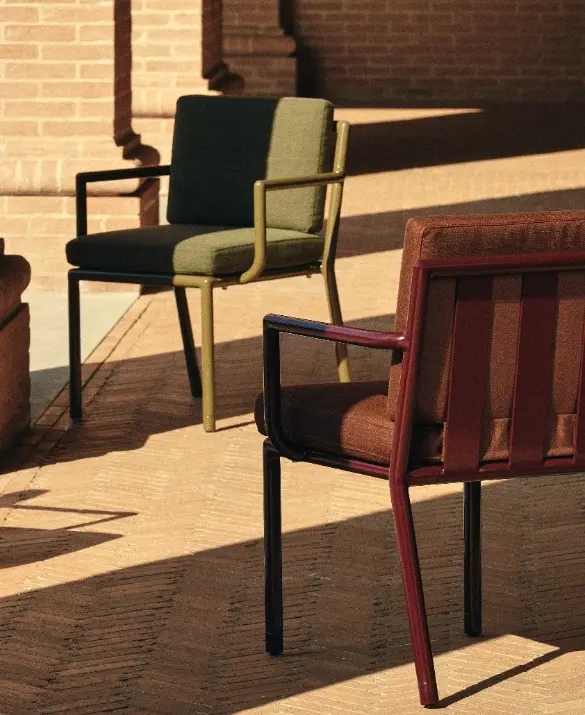 Vista dining chairs in two color options, in an outdoor setting