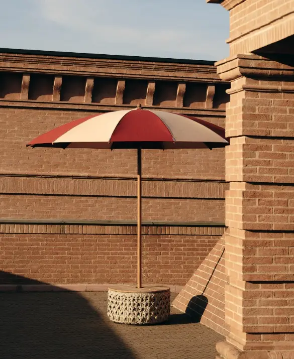 Ginko parasol with Patio Basket base.