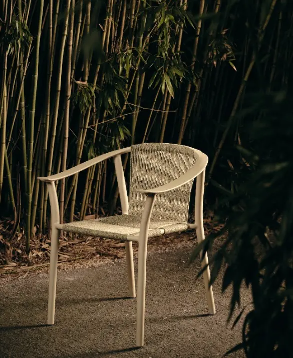 Nida chair with aluminium frame and rope seat in an outdoor setting
