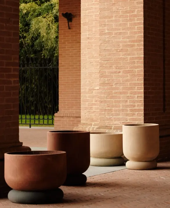 Concrete pots, Rosso Mattone/Grigio Carbone and Sabbia/Mastice