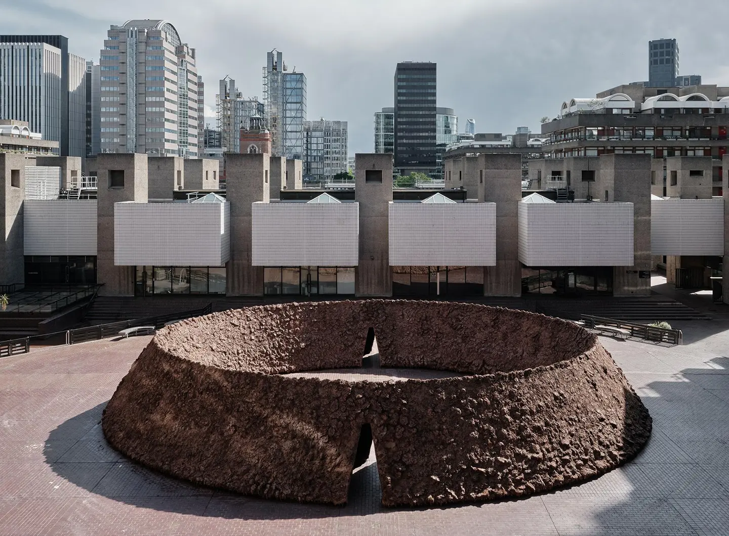 Origo di Delcy Morelos, Barbican Centre, Londra - Ph. Barbican Art Gallery Thomas Adank