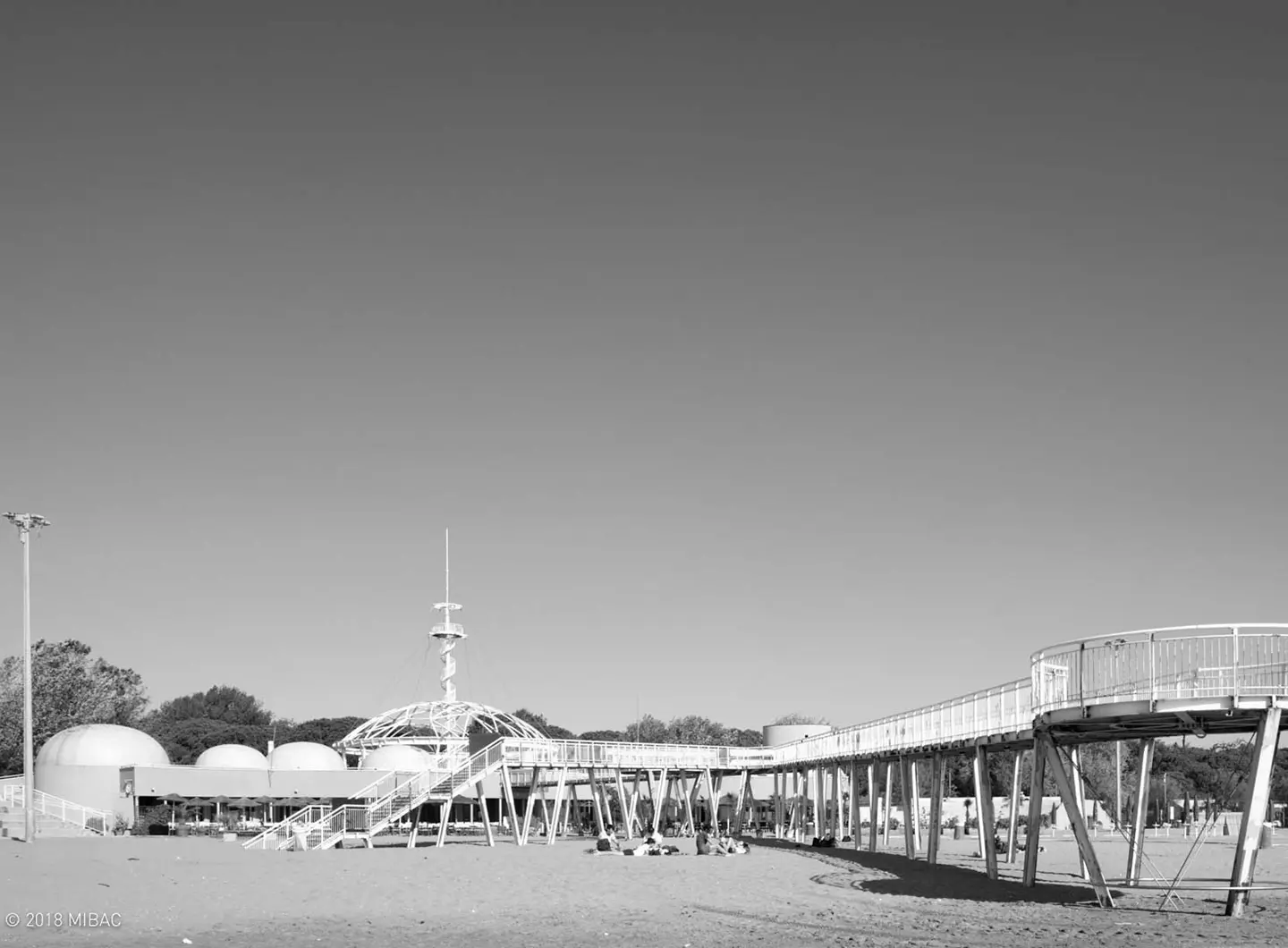 Stabilimento Blue Moon, design Giancarlo De Carlo, Venezia Lido - Ph. Marco Introini, courtesy MIBAC 2018