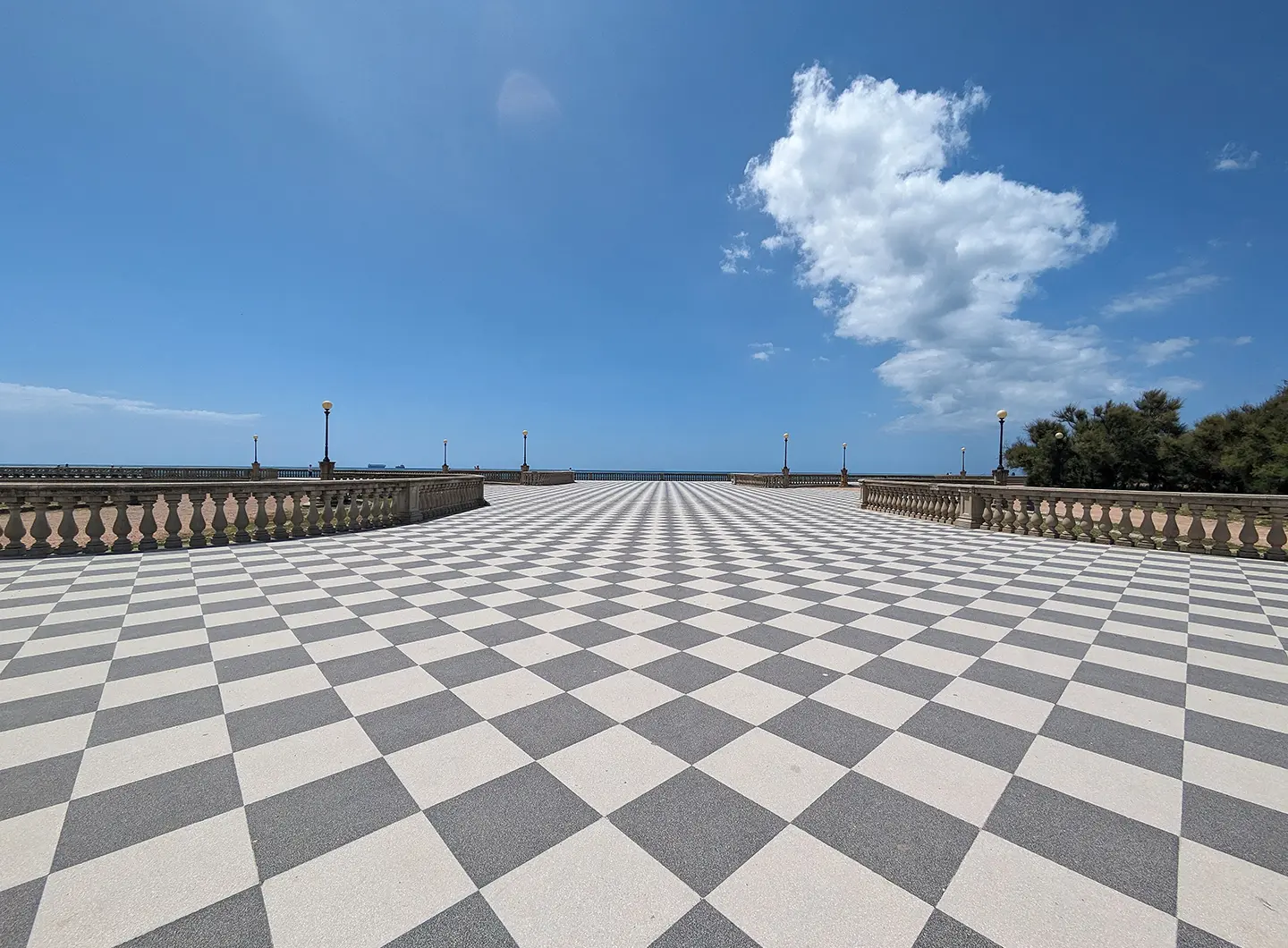 Terrazza Mascagni, design Giovanni Paciarelli, Livorno