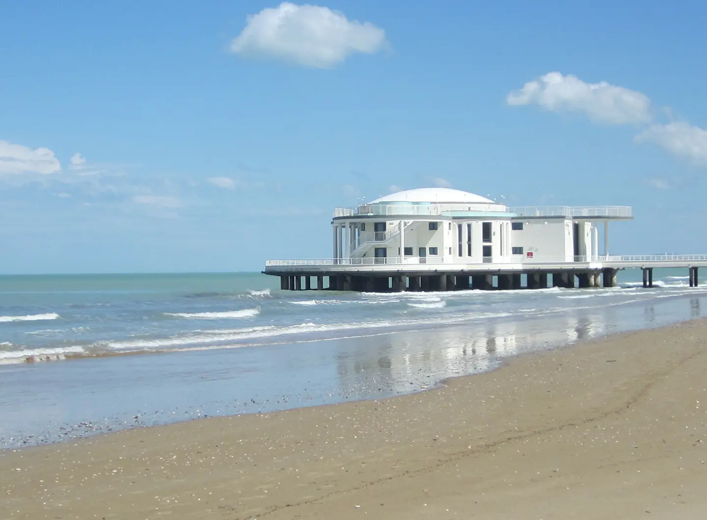 Rotonda a Mare, design Enrico Cardelli e Piercarlo Ceccarelli, Senigallia - Ph. Garassino 