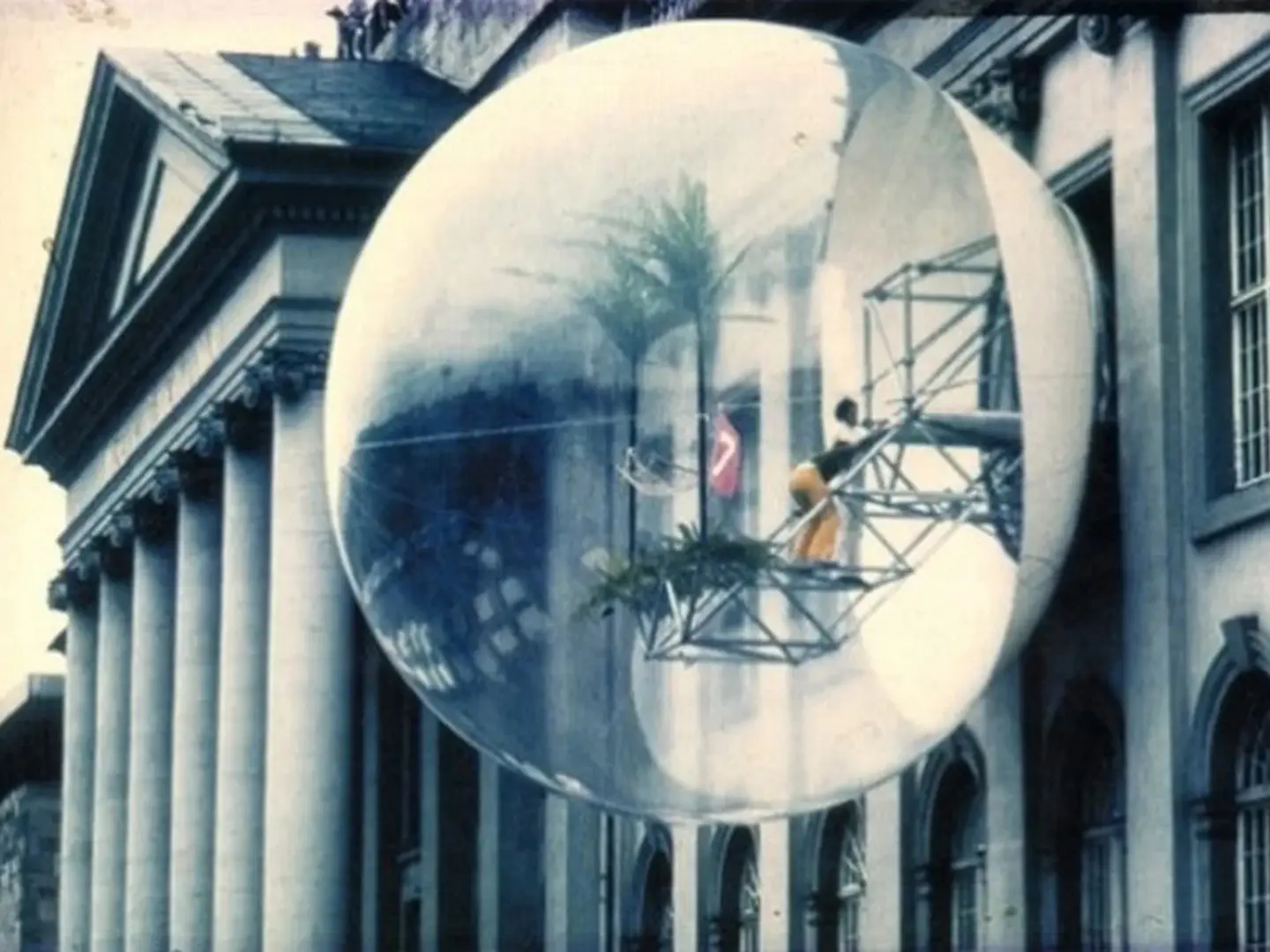Para-Site di Diller + Scofidio, MoMA di New York, 1989: i monitor trasmettono in diretta i flussi del pubblico nel museo - Credits Diller Scofidio + Renfro (DS+R) 