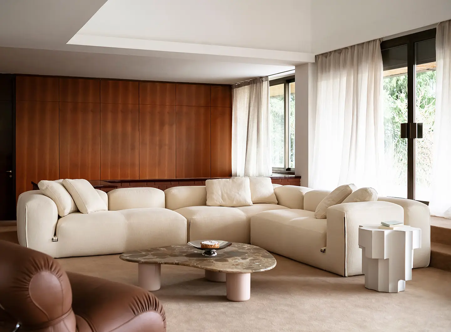 Divano Le Mura XL, design Mario Bellini, Tacchini Italia Forniture - Ph. Andrea ferrari