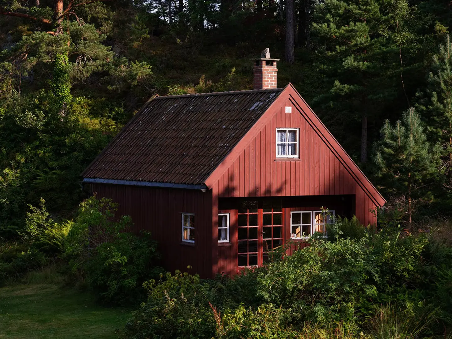 Wenche Selmer. What Can You Live Without? - Wenche and Jens Selmer, Summer House on Fjelldalsøy Fjelldals island, 1960. - Ph. Max Creasy, 2025
