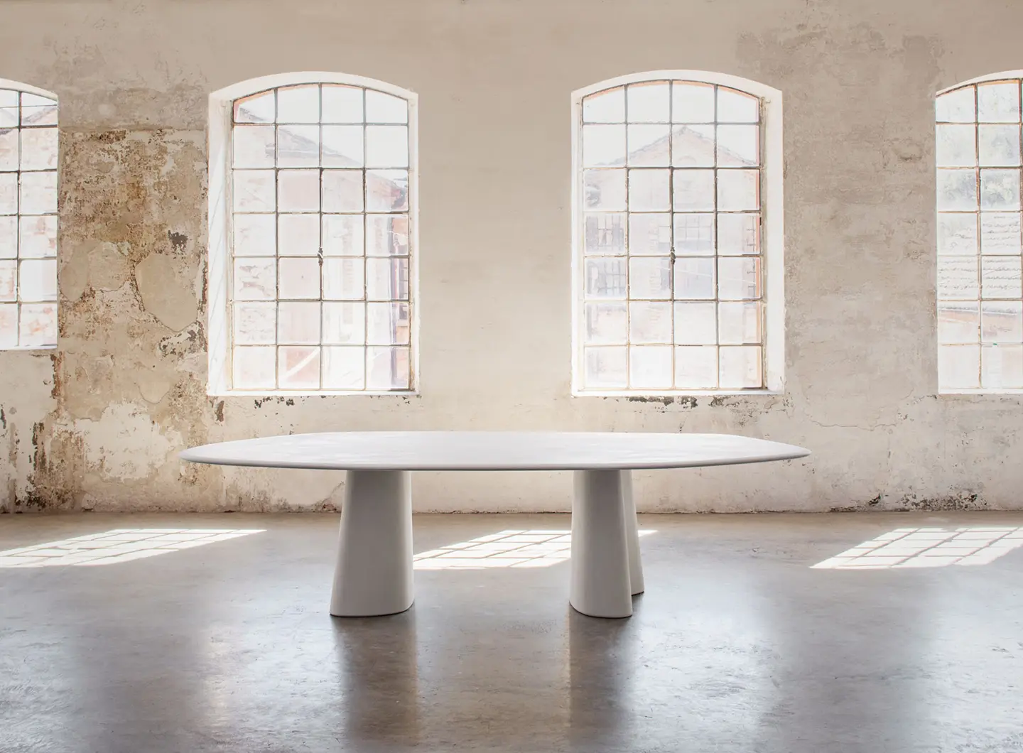 Meeting table — MIDJ, Organic