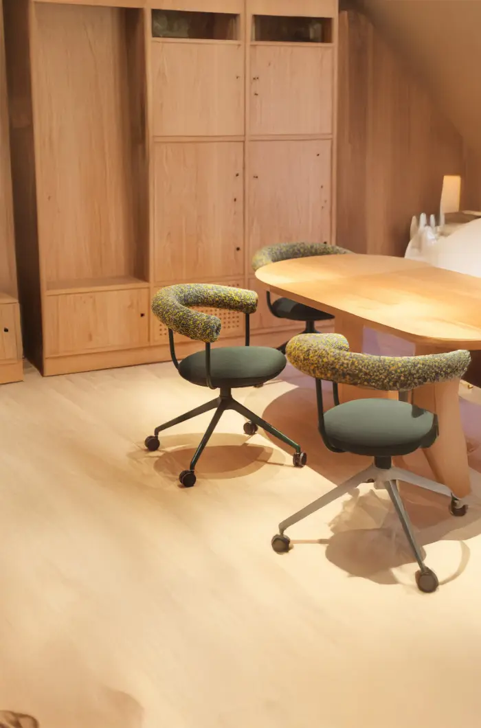 Meeting chairs — Fora Form, BUD