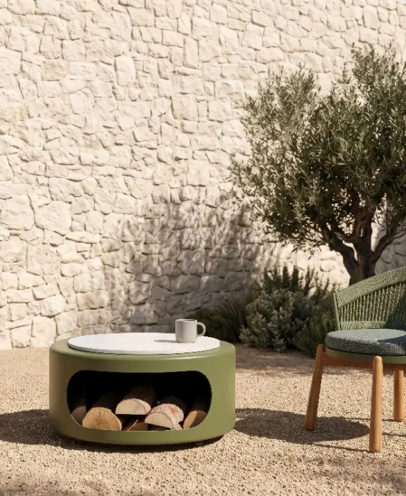 HARR is a garden fire pit with a dome, made of stainless steel. The grill cover can be made of ment, stainless steel or Decorative High Pressure Laminate(HPL). The circular shape enhances the atavistic charm of fire, and its sacredness, and offers protection and shelter.