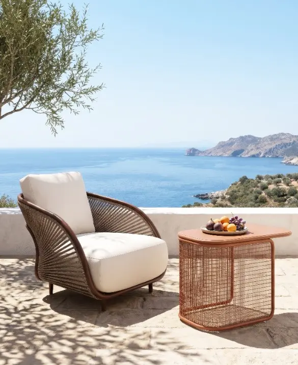 The hardest material in nature, stainless steel, elegantly and aesthetically integrated into design... Produced to world standards without human touch and created using flat-top knitting technology, the Prot coffee table stands out with its functional approach.