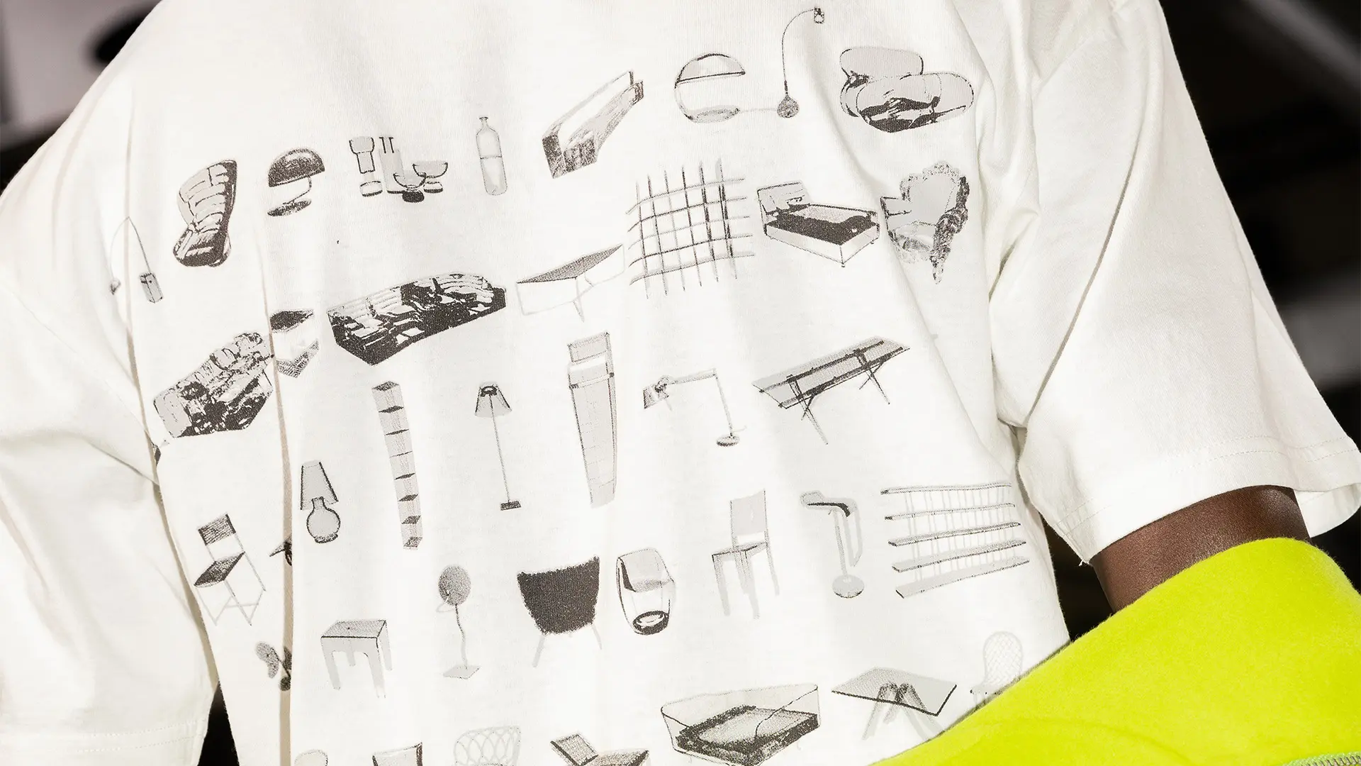 T-Shirt with design icons 