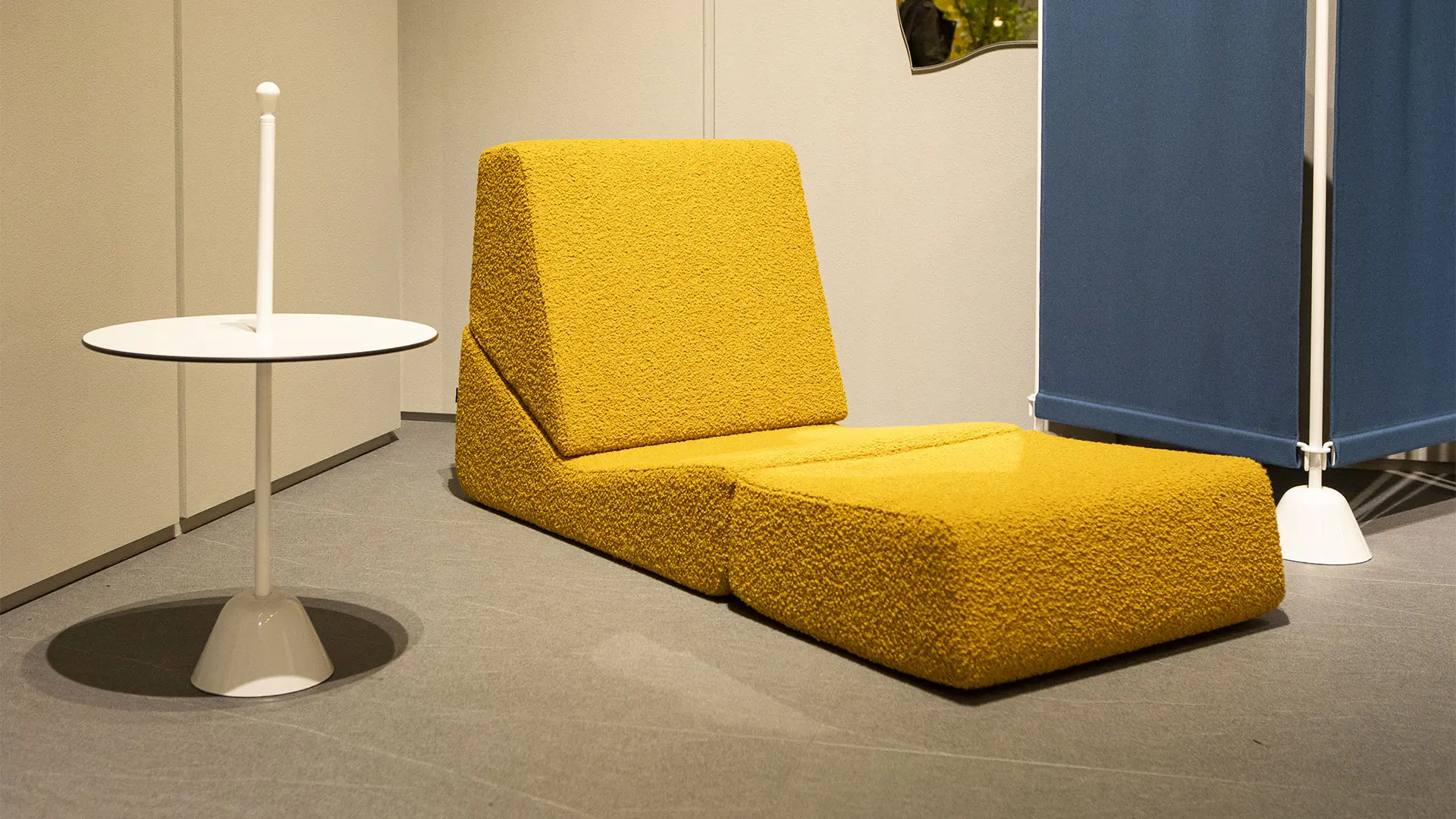 zanotta, galeotta, salone milano, stand, colore, yellow