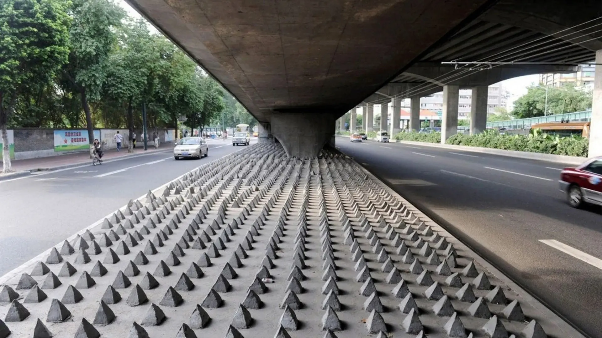 salonemilano, hostile architecture