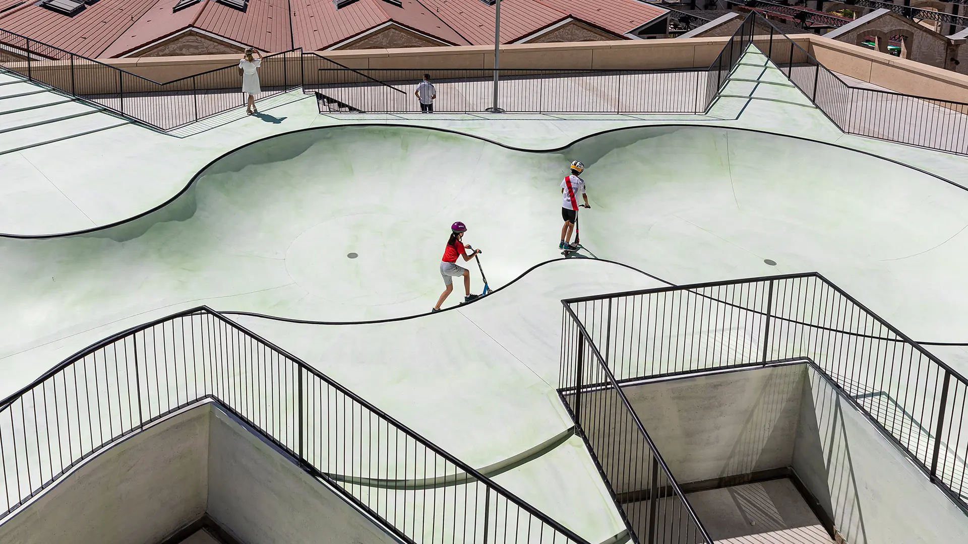 overview skatepark, Parc des Ateliers, Arles, photo Adrian Deweerdt