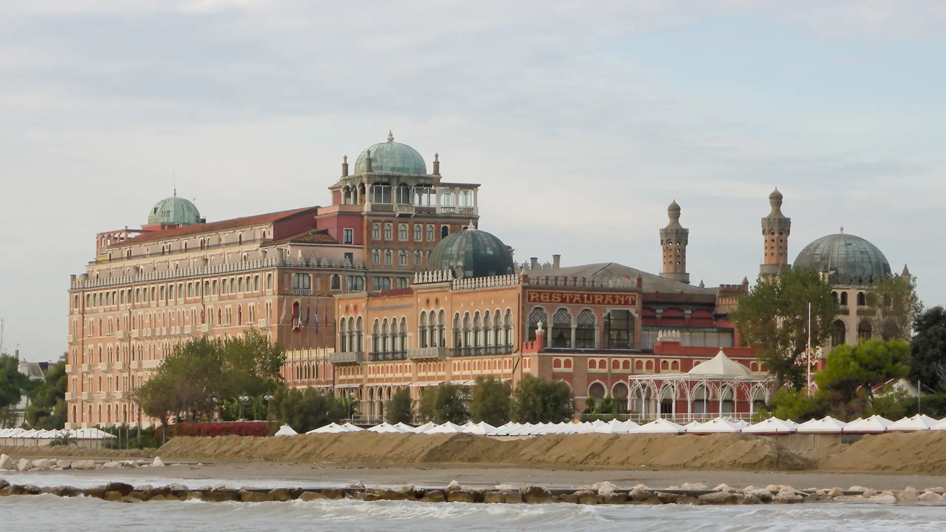 Excelsior, design Giovanni Sardi, Venezia Lido - Ph. Florian Fuchs