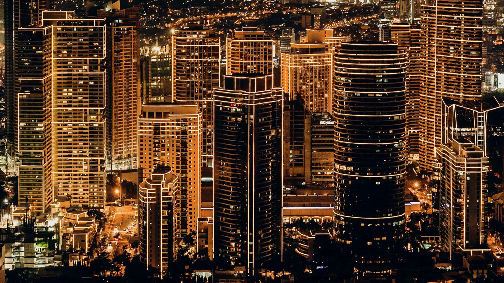 Città illuminata di notte