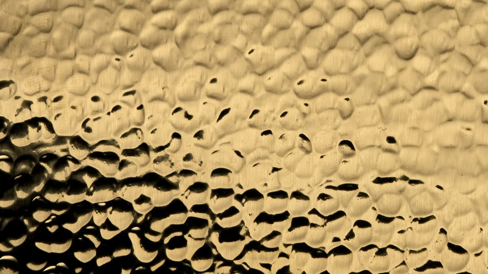 HAMMERED BRASS