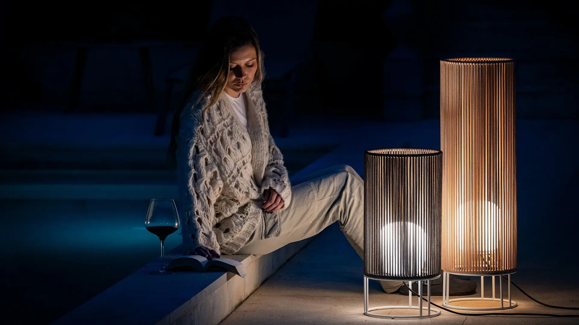 MORGANA. Ole Lighting design. Changing lamp.